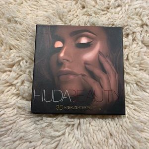 Huda Beauty 3D Highlighter Palette